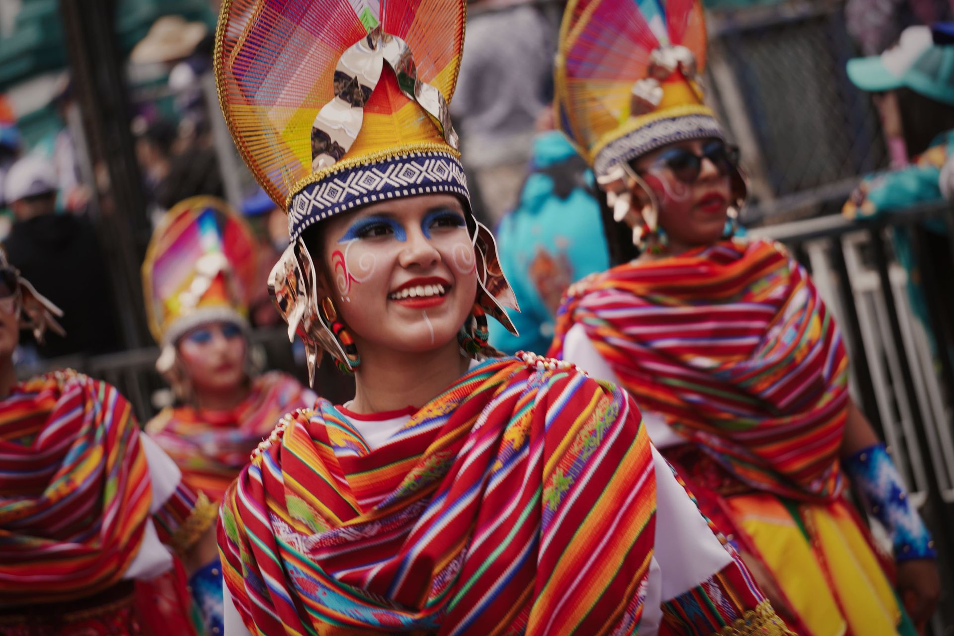 Danzante del desfile del Canto a la Tierra.