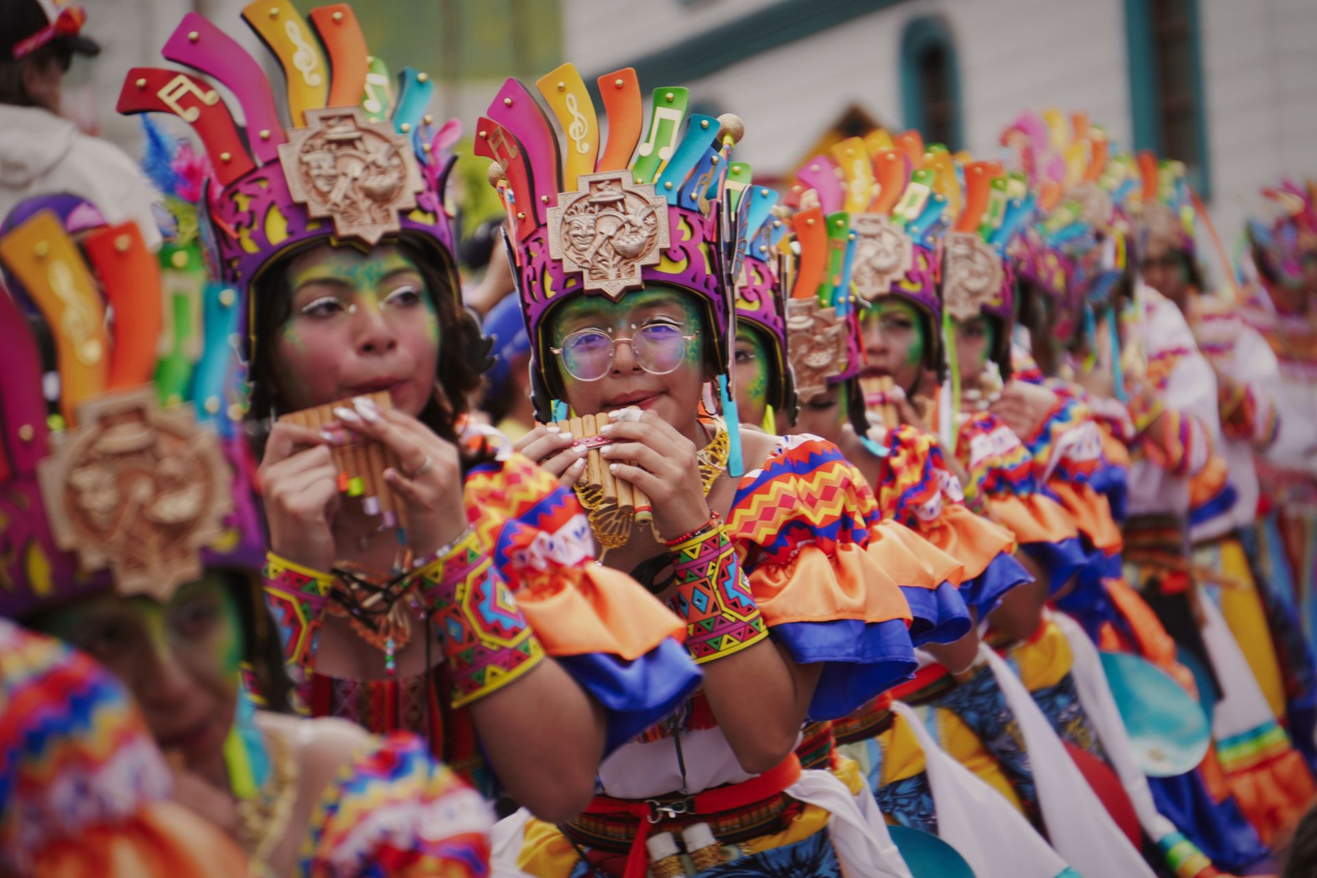 Cada colectivo está integrado por 140 a 220 personas.