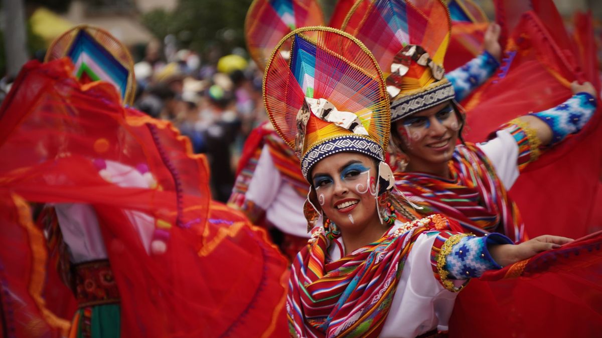 Este 3 de enero, los colectivos coreográficos se tomaron la ciudad con el desfile del Canto a la Tierra.