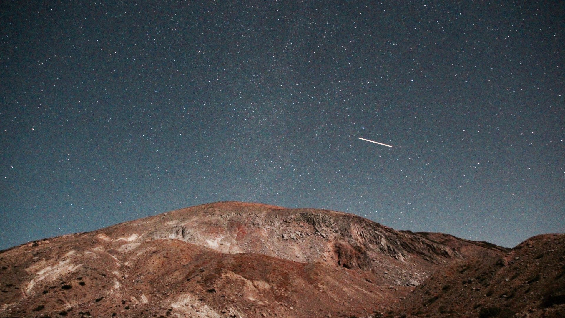El seguimiento de cometas permite estudiar su trayectoria y comportamiento al acercarse al Sol.