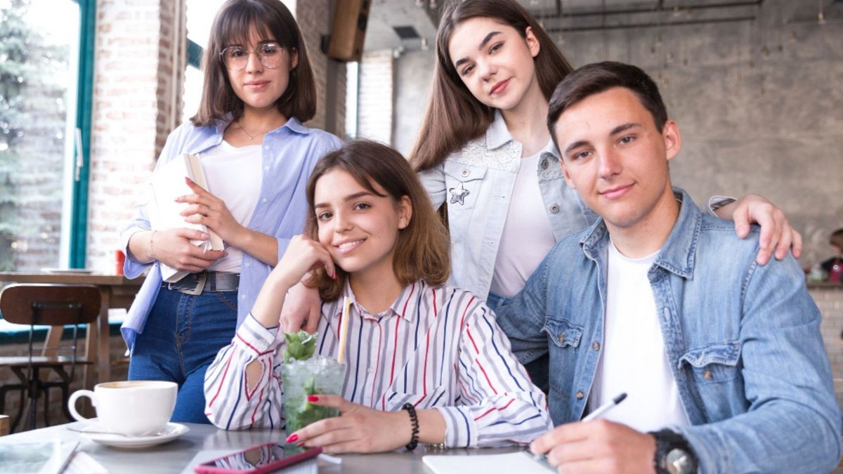 El apoyo económico puede cubrir matrícula, manutención, pasajes y seguro de salud.