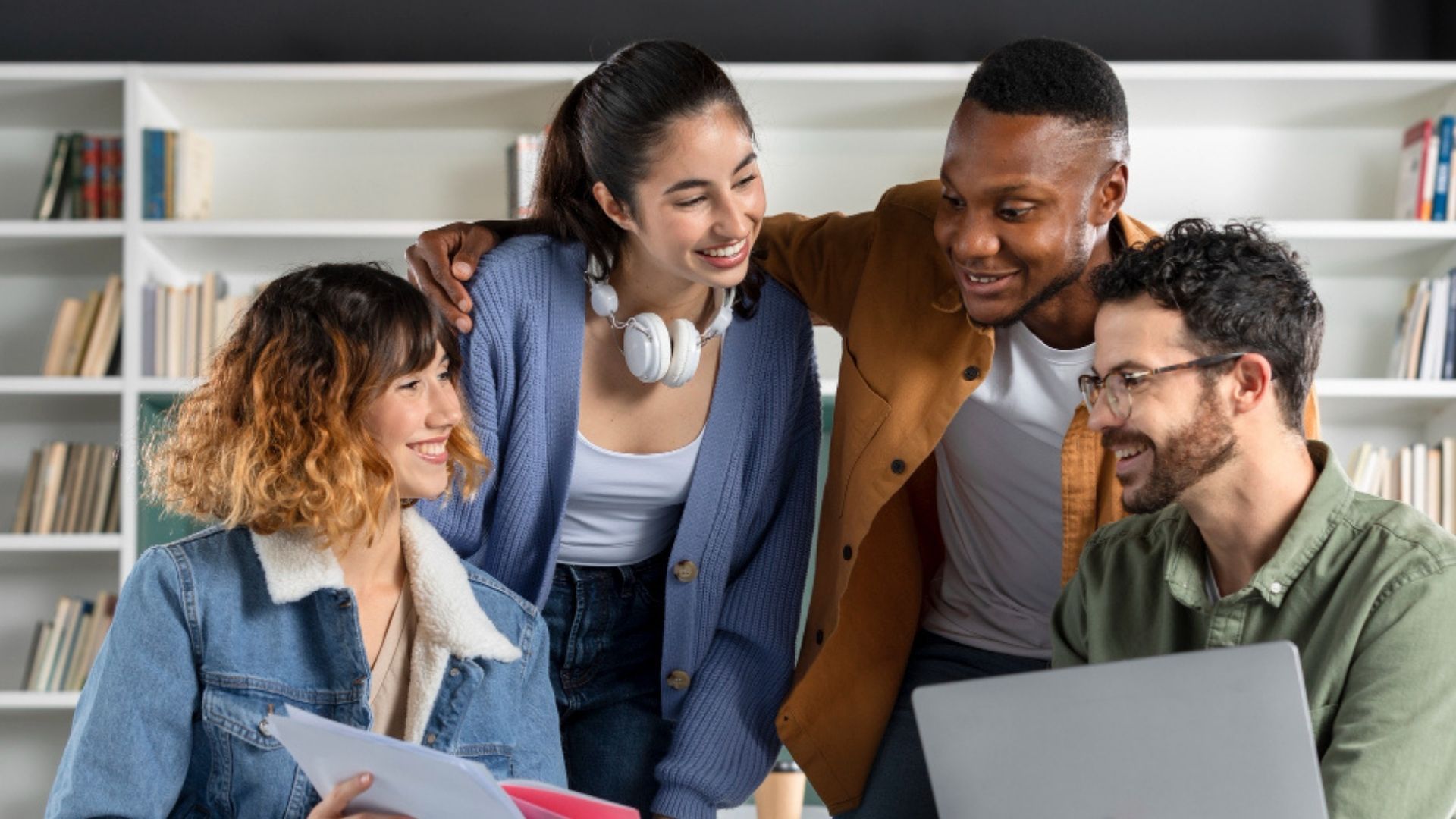 La fecha límite para enviar la solicitud en línea es el 3 de abril de 2026.