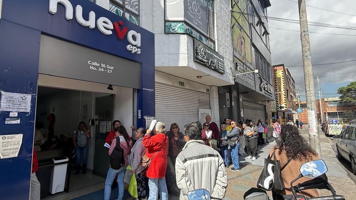 Usuarios de la Nueva EPS reclaman por falta de medicamentos.