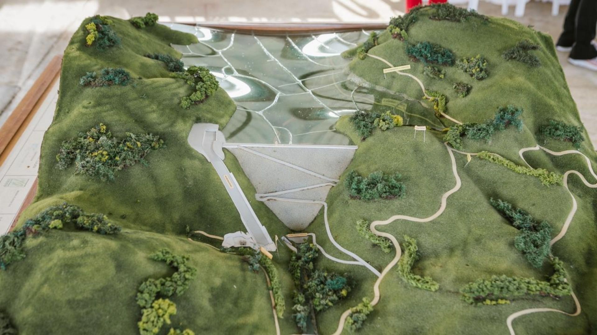 En 2020, la Agencia de Desarrollo Rural diseñó una maqueta de cómo se vería el proyecto estratégico del río Ranchería, en La Guajira, que debía tener una central hidroeléctrica.