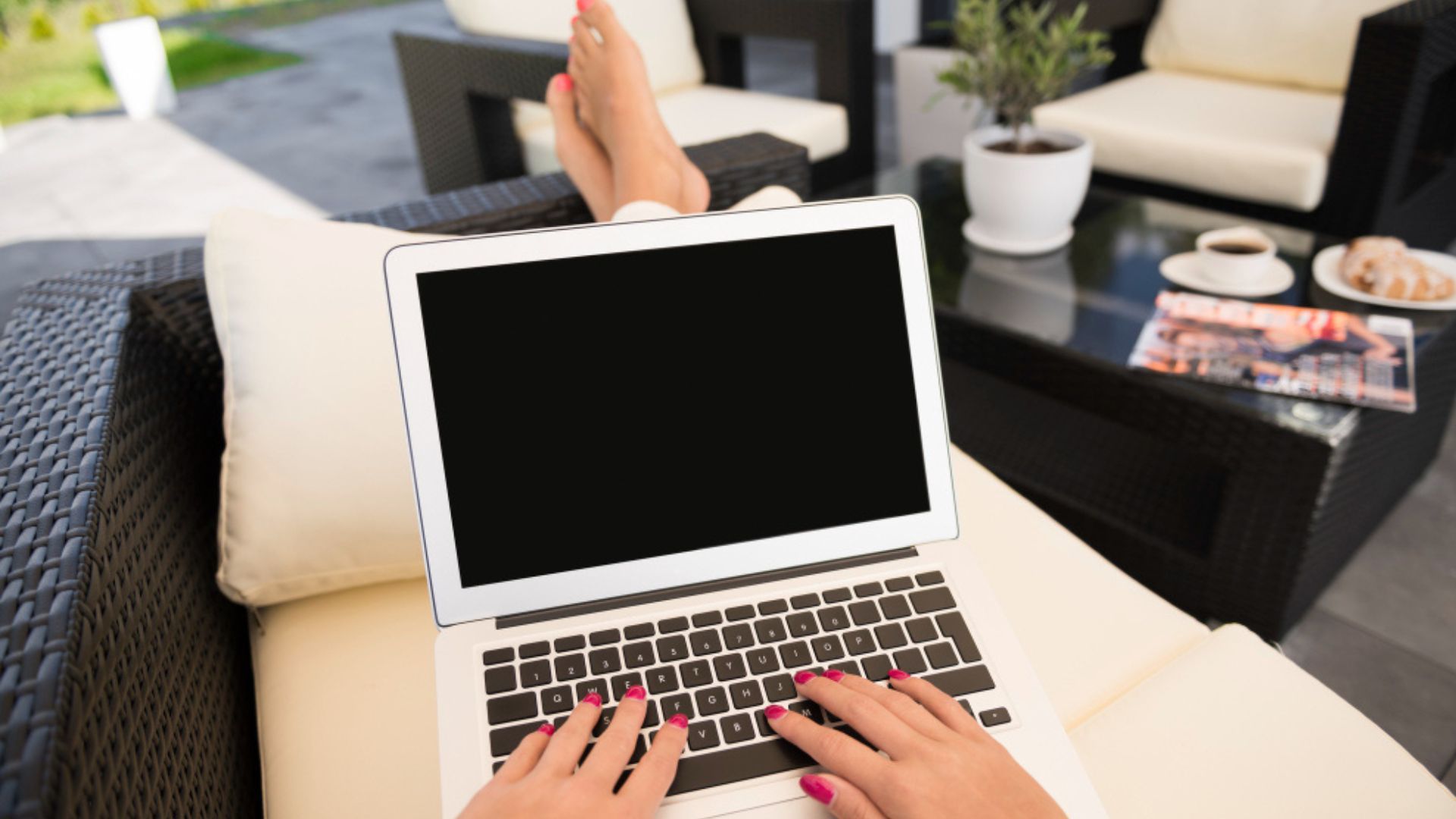 El accesorio permite usar gestos táctiles y un lápiz digital para dibujar o escribir.