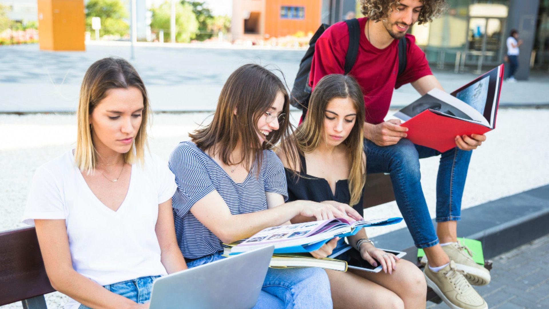 Jensen Huang destaca que los oficios técnicos serán esenciales para sostener la infraestructura digital.