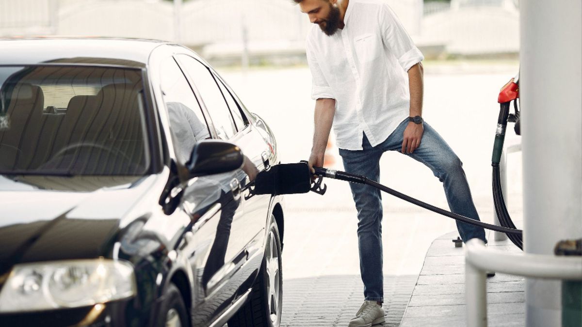 El corte automático del surtidor indica el nivel ideal de combustible para el vehículo.