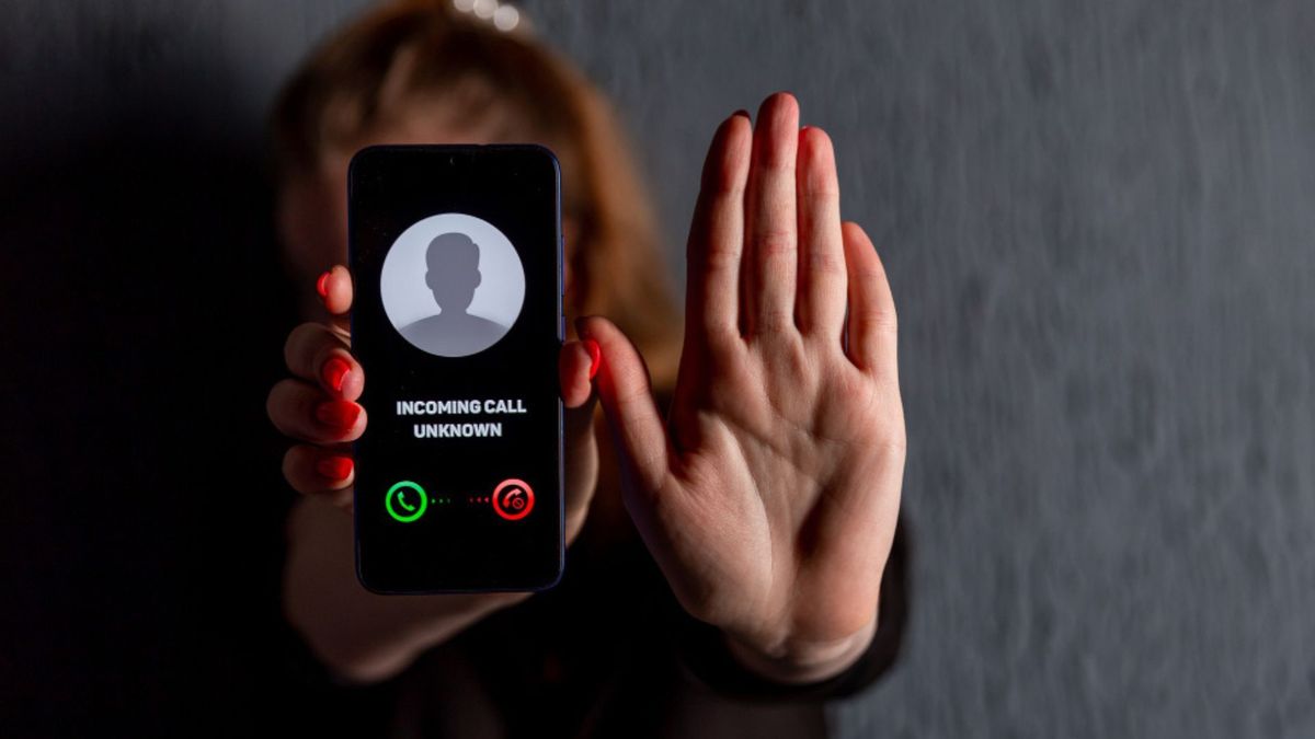 Prefijos internacionales desconocidos también pueden alertar de engaños por WhatsApp.