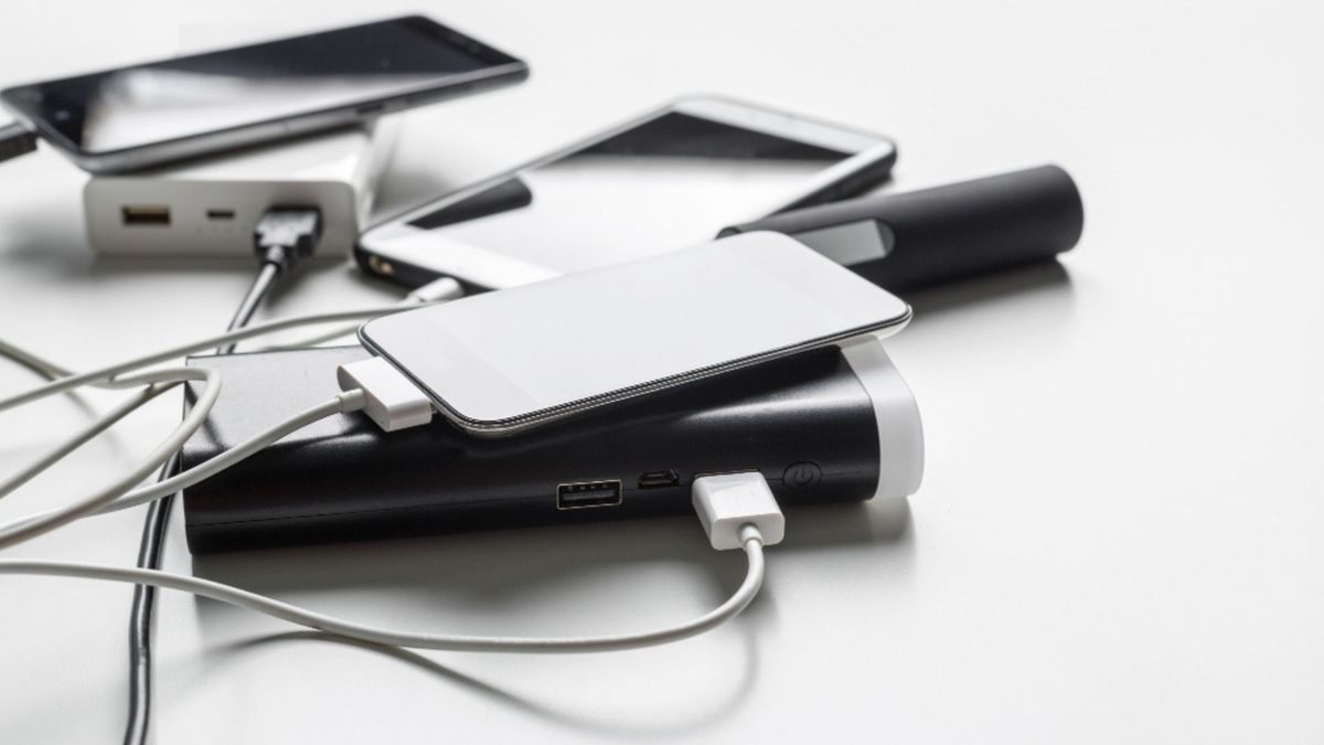 La economía circular convierte la basura tecnológica en una fuente de recursos sostenibles.