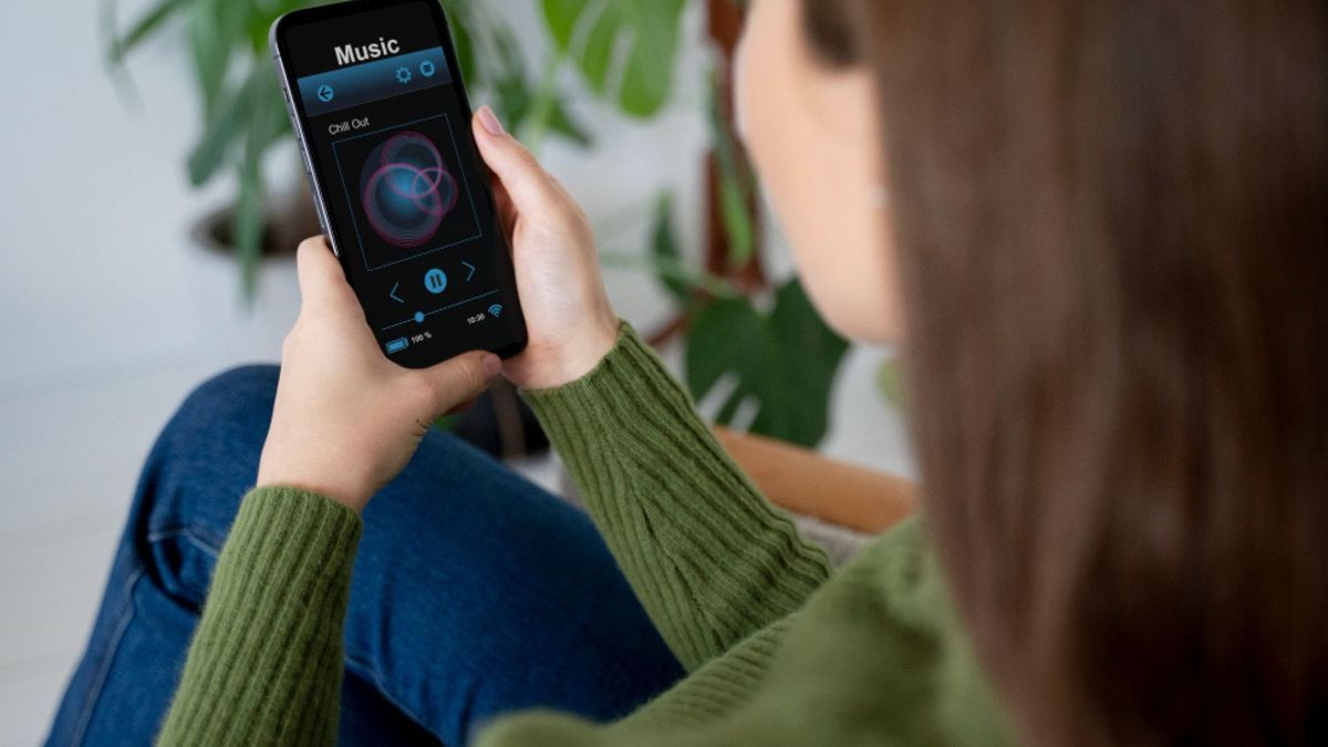 Apple planea lanzar la nueva Siri con IA junto a iOS 26.4 a inicios de 2026.