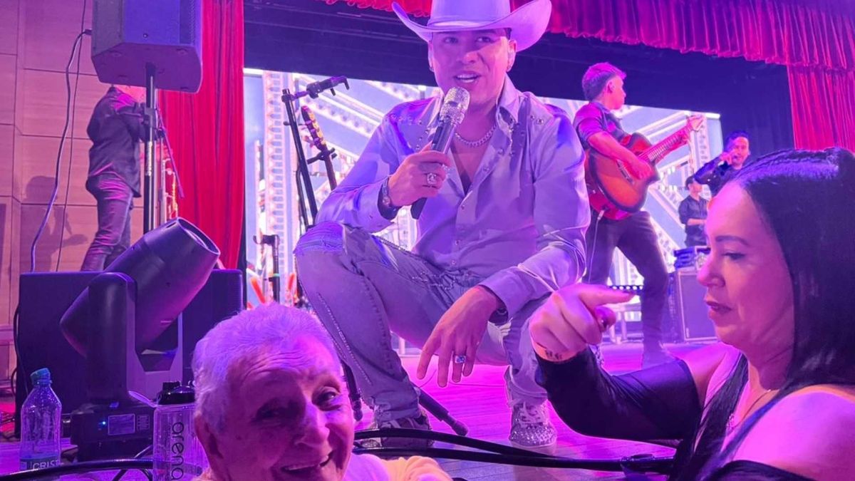 Una abuela cumplió su sueño de a Yeison Jiménez en concierto, hoy su corazón está tan triste como todo un país por la partida del artista.