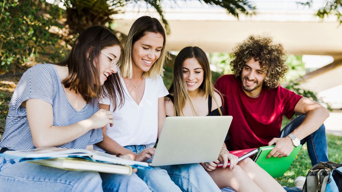 Estudiantes universitarios