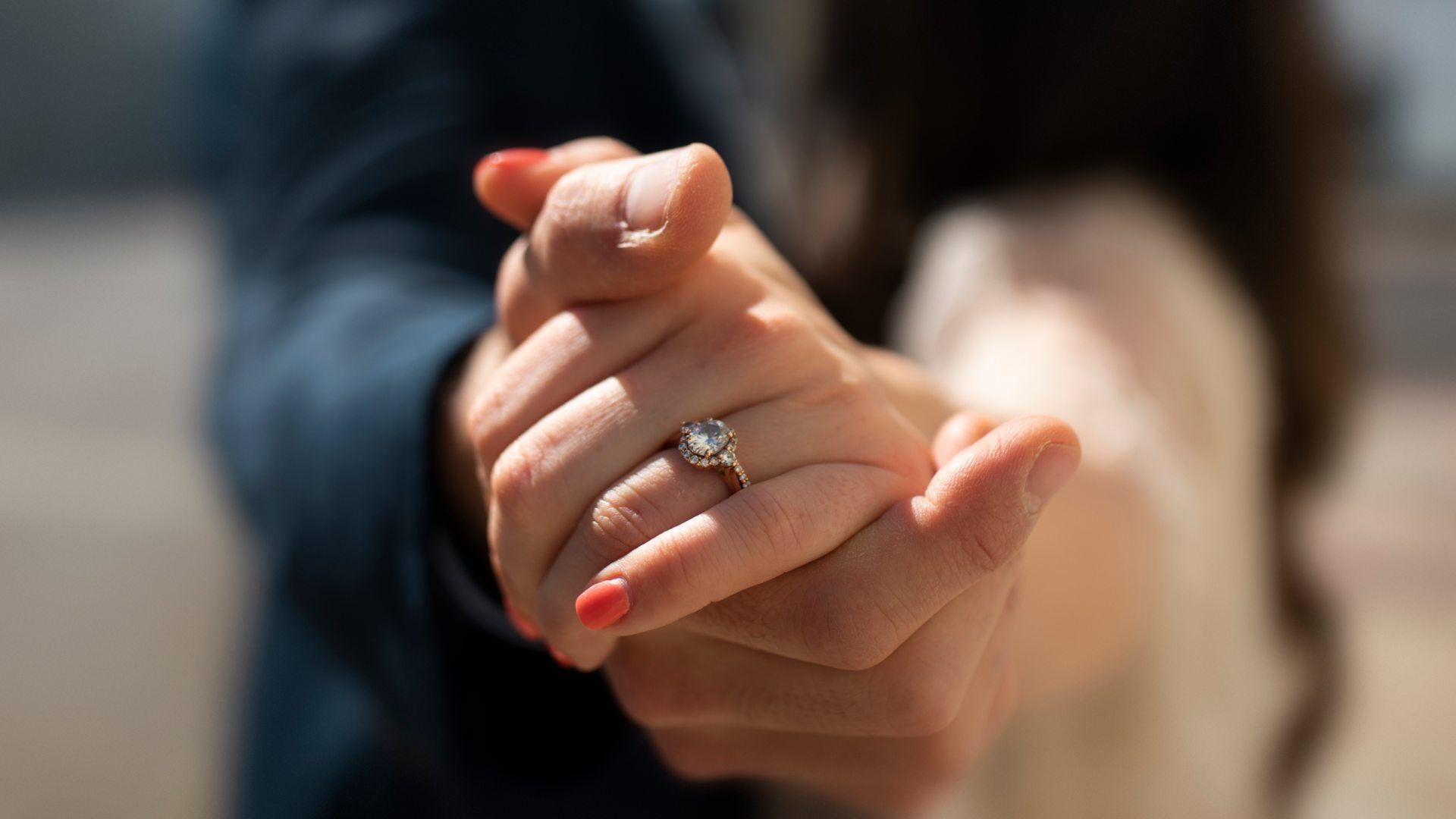 Las visas de inmigrante por familia, como las de cónyuge de ciudadano estadounidense, entran entre los visados que quedarán suspendidos para colombianos.