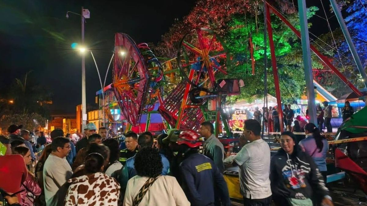 Atracción mecánica colapsada en Barbosa, Santander.