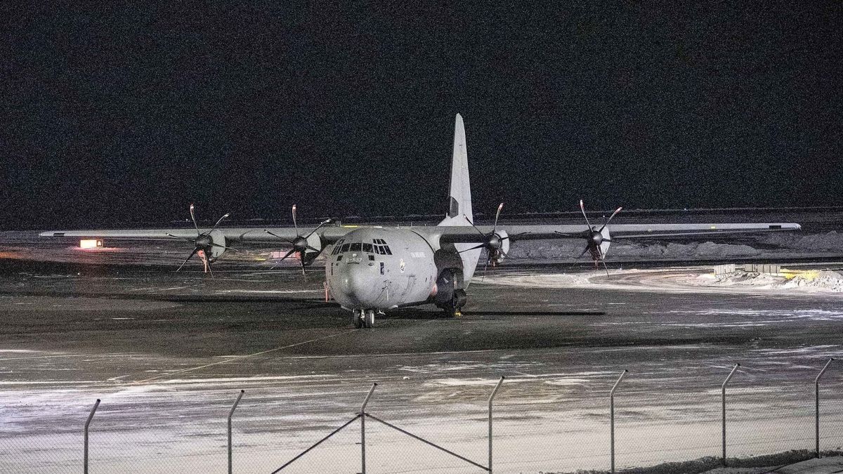 En declaraciones a France Info, el diplomático indicó que “unos quince” soldados franceses ya se encuentran en Nuuk, la capital del territorio ártico.