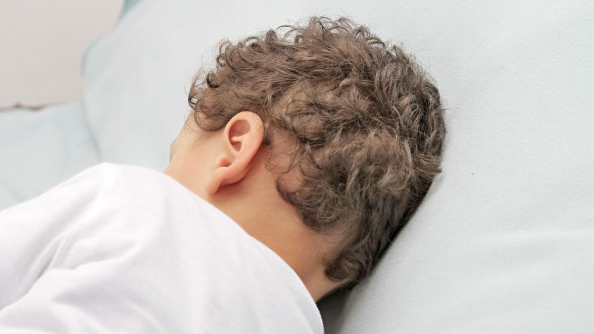 Falta de sueño en niños afecta el rendimiento escolar.