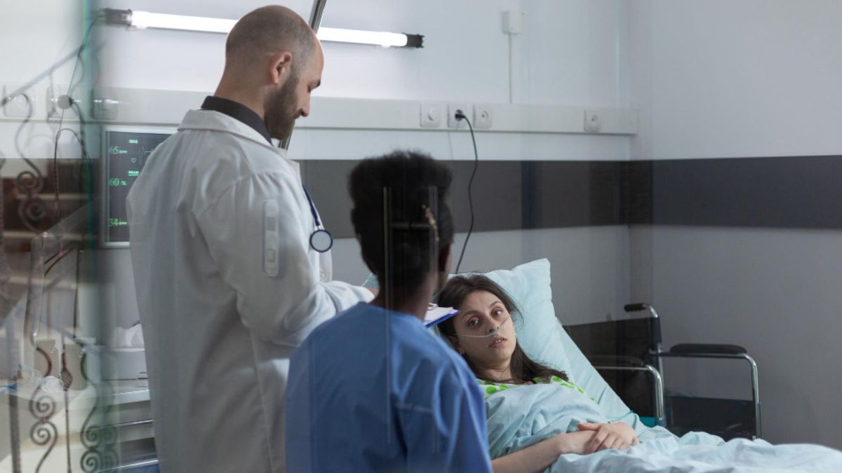 Según la información mencionada, Nueva EPS recibiría más de tres millones de nuevos usuarios, lo que la llevaría a concentrar cerca de 14 millones de afiliados, con un incremento aproximado del 27%.