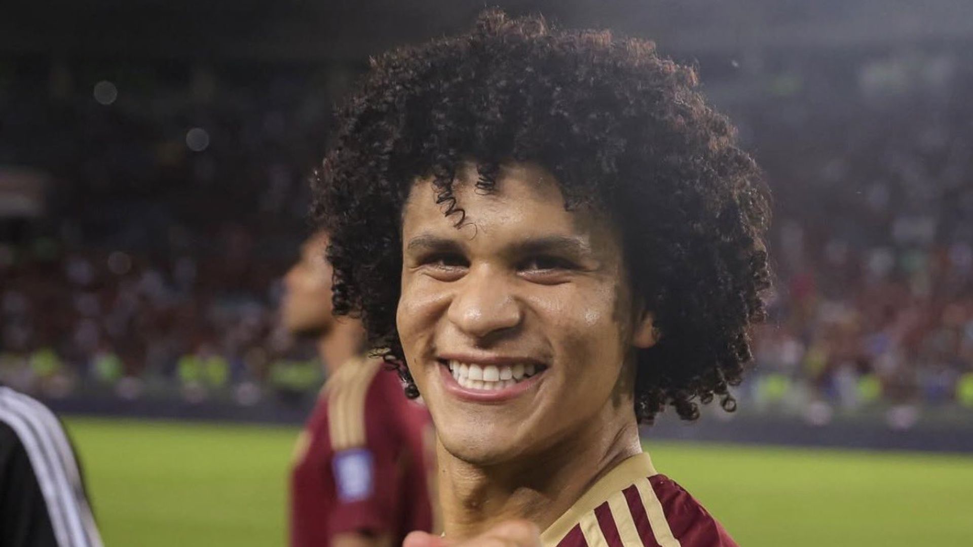 Eduard Bello, jugador venezolano, defendiendo a la selección vinotinto