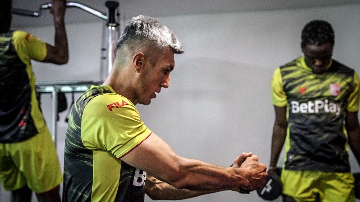 Daniel Torres, jugador del Independiente Santa Fe, en preparación deportiva