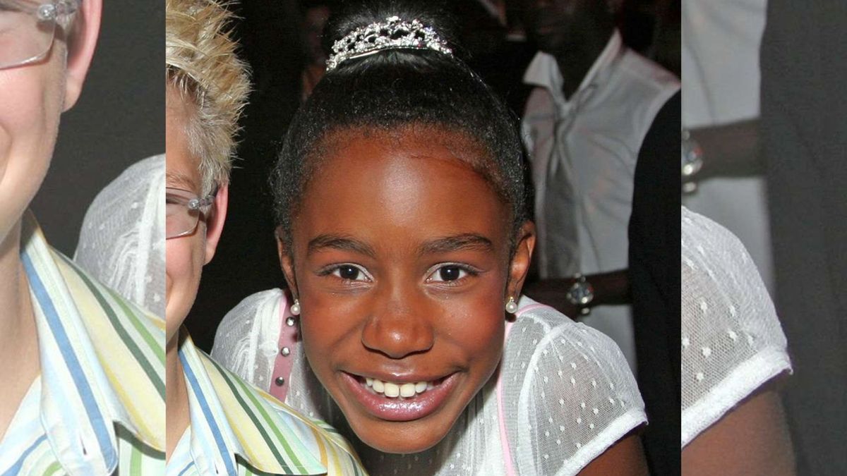 Tras el primer impacto, la actriz quedó tendida sobre la calzada.