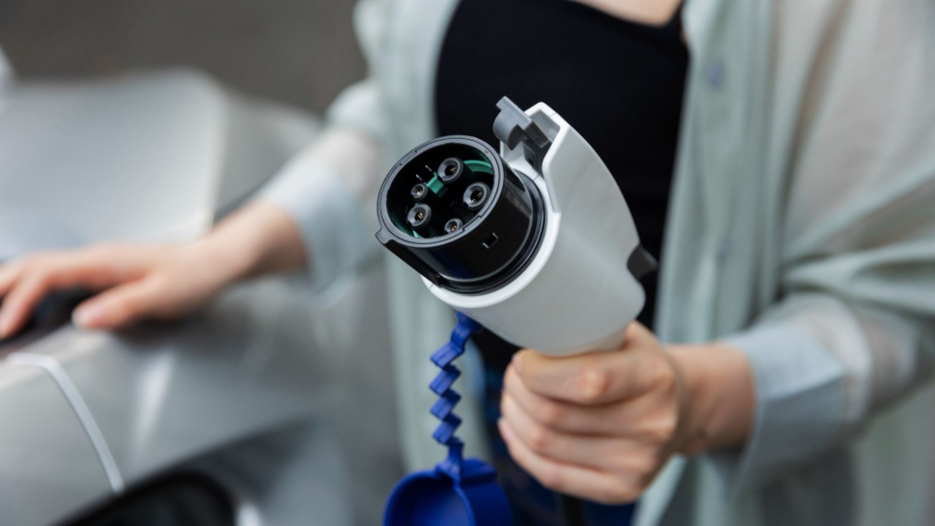 Al estar dentro de los parqueaderos de la Terminal, los usuarios pueden recargar sus vehículos mientras realizan otras actividades, sin necesidad de desplazarse a estaciones lejanas