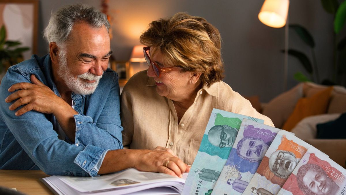 Una vez radicada la solicitud, la administradora de pensiones revisa el cumplimiento de los requisitos y, si todo está en regla, emite la resolución que reconoce la pensión familiar.