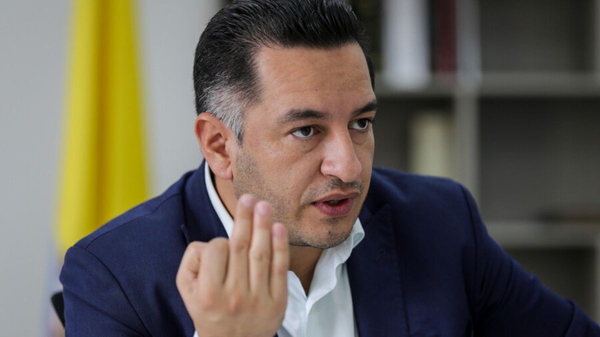 La denuncia provocó una crisis en el Gobierno y dos declaraciones del ministro de Defensa y del exjefe de la Dirección Nacional de Inteligencia (DNI).