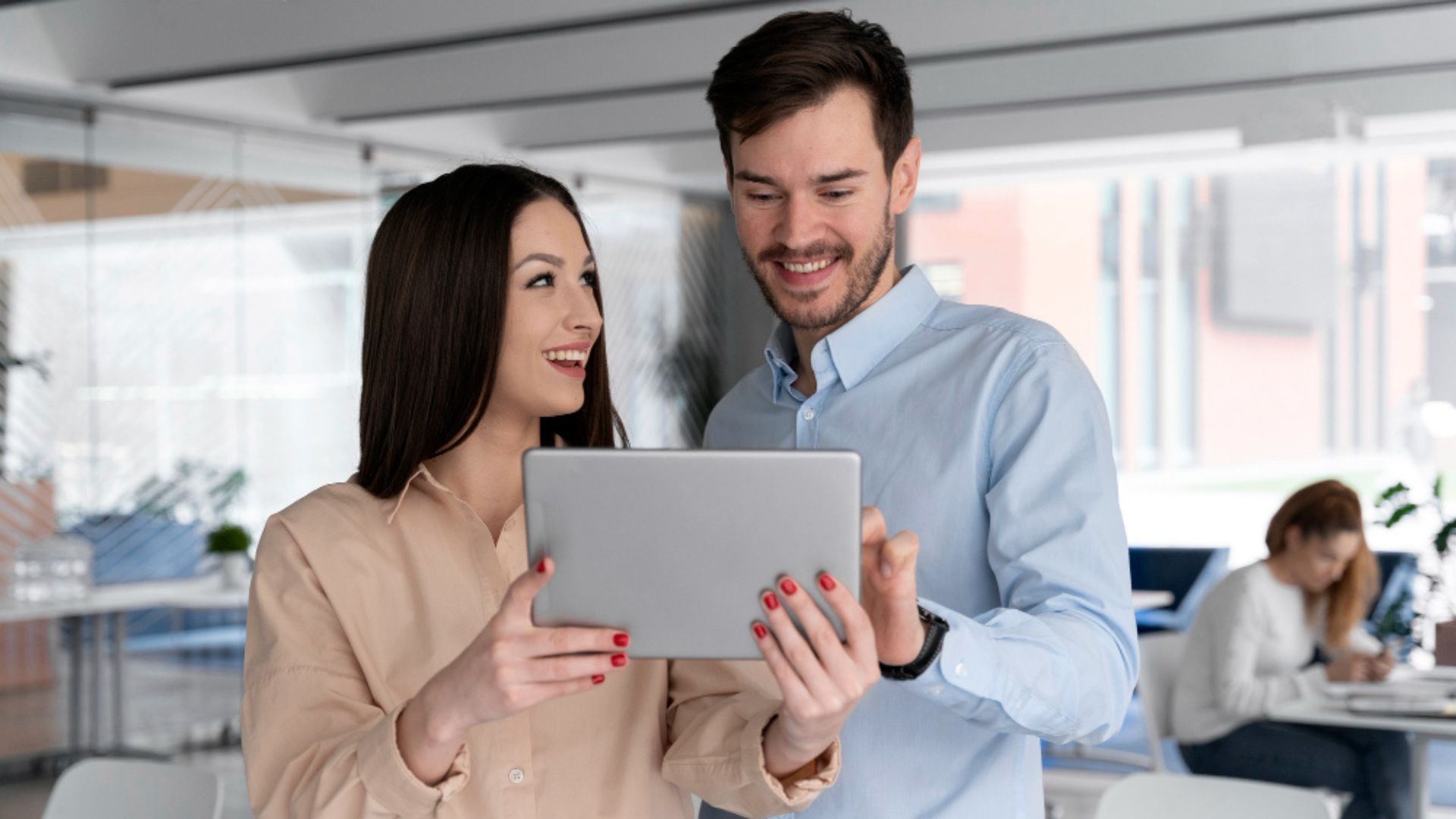 En ciertos casos, el conocimiento del danés se vuelve necesario, especialmente en empleos con atención directa al público.