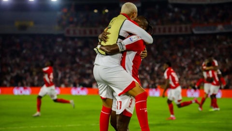 Santa Fe pudo poner el tercero y liquidar el partido con un disparo de Hugo Rodallega en un tiro libre más frontal.