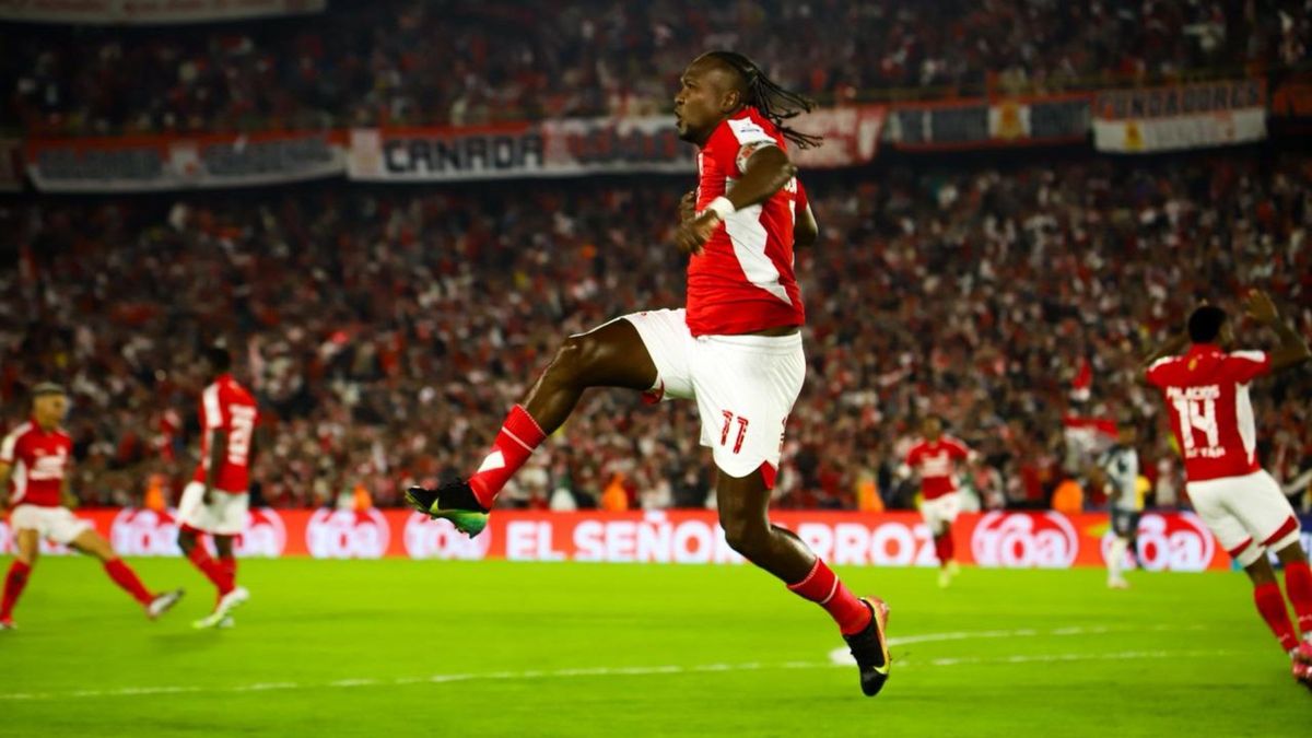 A los cinco minutos, esa presión alta fue vital para que Ewil Murillo ganara un balón ante Juan David Ríos, Hugo Rodallega jugó con Yilmar Velásquez que asistió a Murillo.