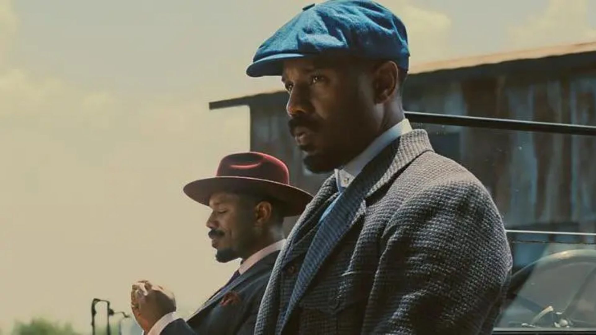 Michael B. Jordan interpreta a los gemelos Smoke en Sinners, la película que lidera las nominaciones a los Oscar 2026.