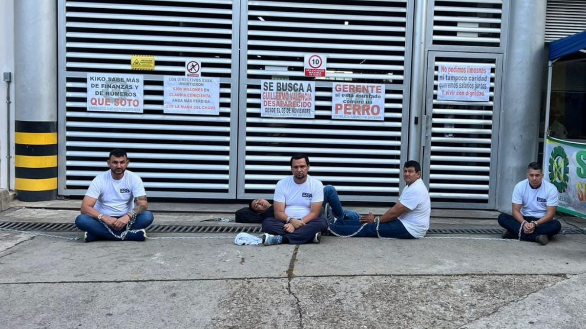 Trabajadores de Essa encadenados en Santander.