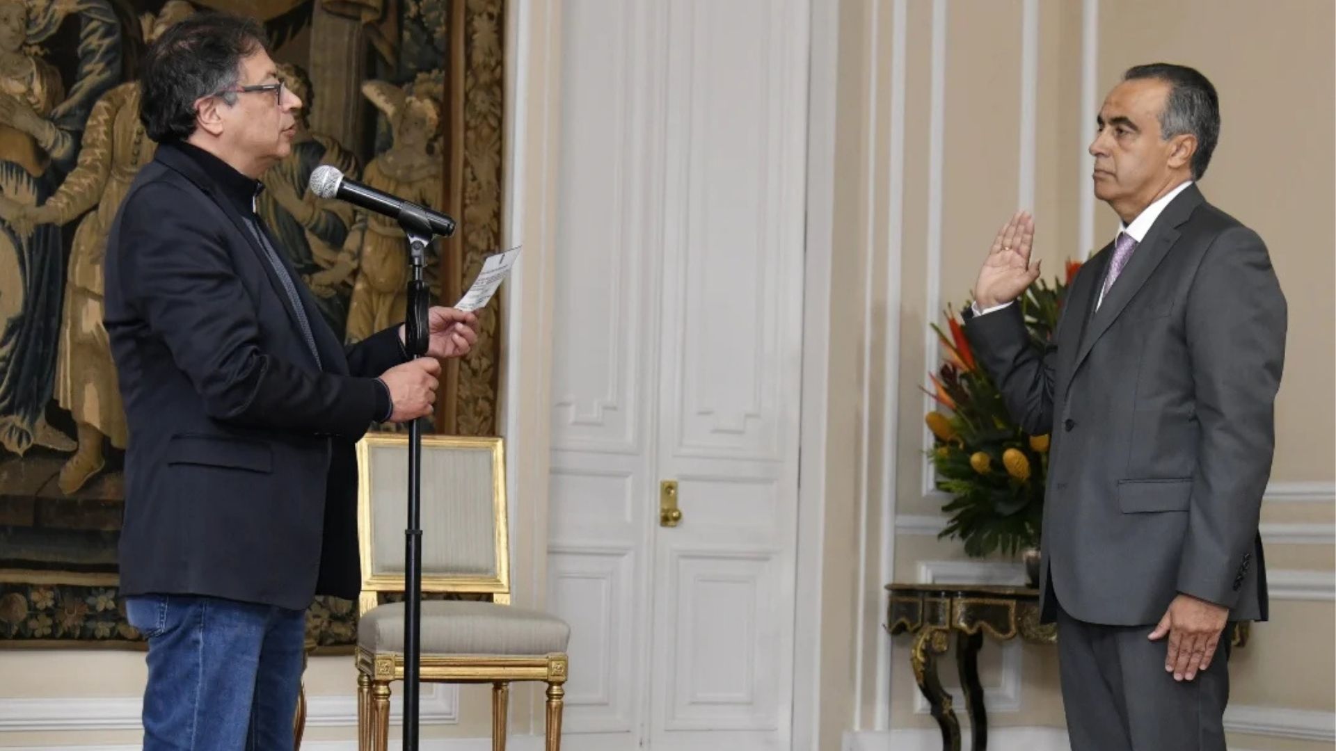 El presidente Gustavo Petro tomó el juramento del magistrado Carlos Roberto Solórzano. Dos años y medio después, el togado se convirtió en presidente de la Sala Penal de la Corte Suprema.