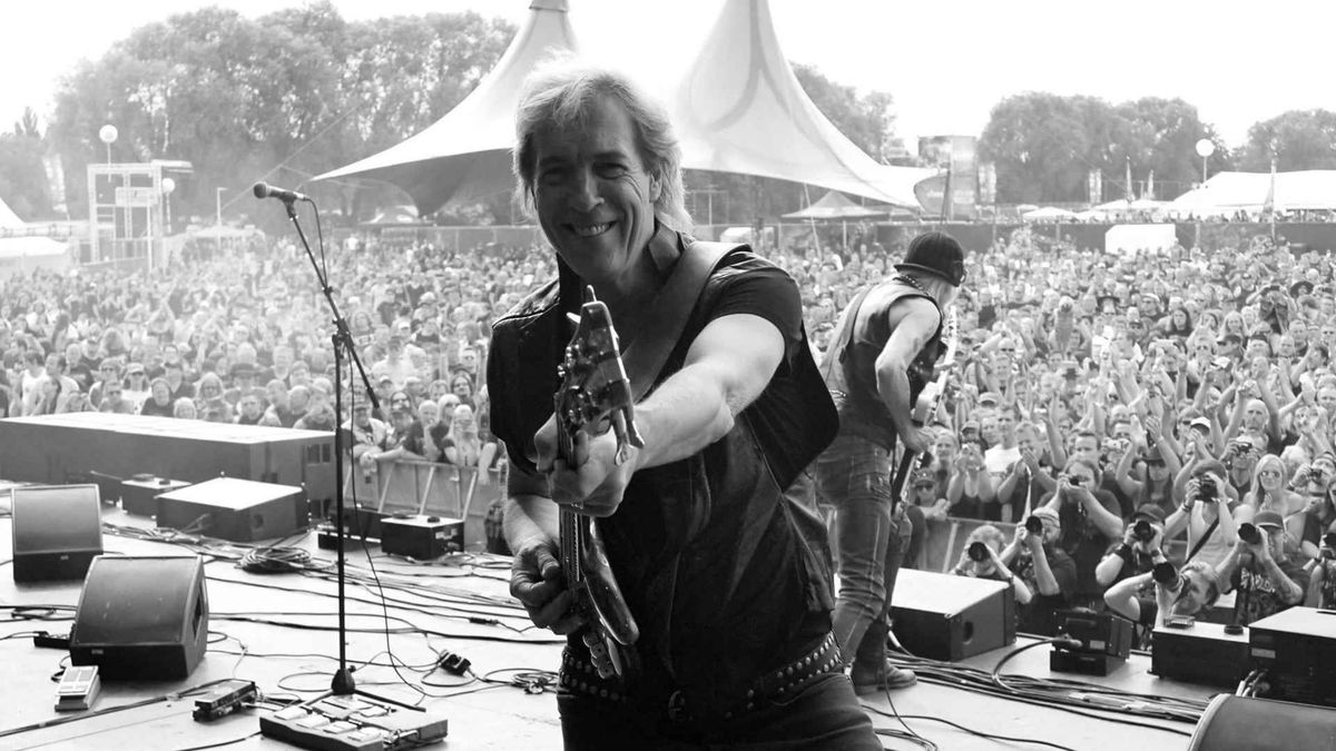 Francis Buchholz fue parte de la formación clásica de Scorpions y participó en algunos de sus álbumes y canciones más influyentes.