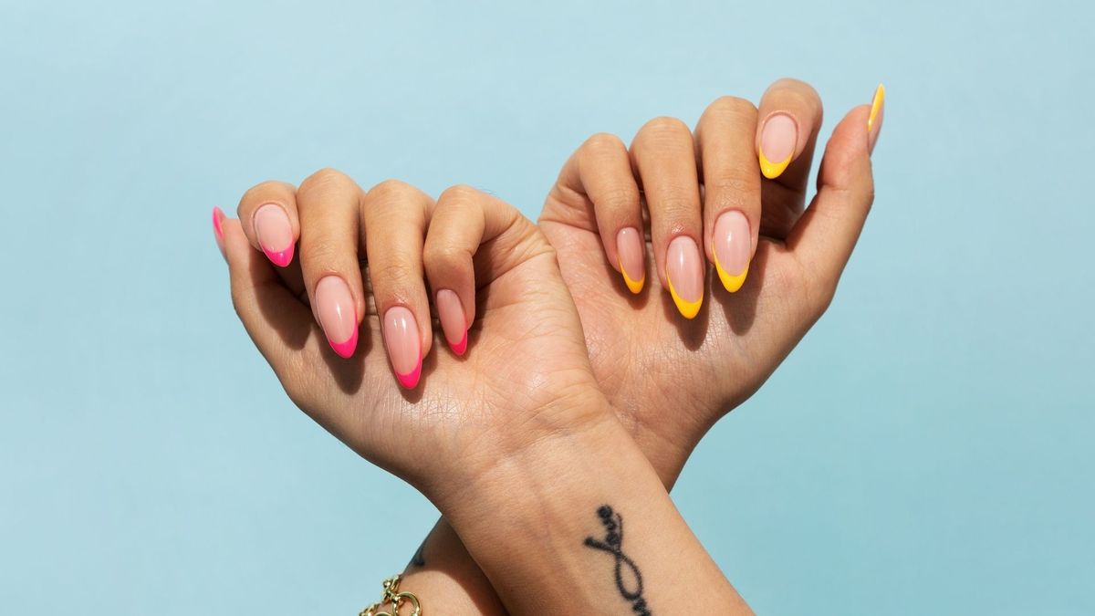 Las uñas naturales con brillo controlado y diseños discretos definen la manicura que domina 2026.