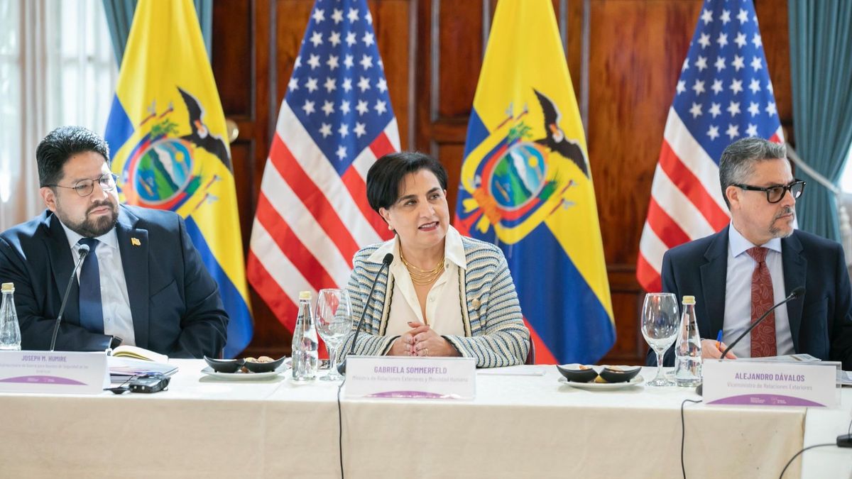 Joseph Humire, Subsecretario de Guerra de Estados Unidos y canciller ecuatoriana, Gabriela Sommerfeld.
