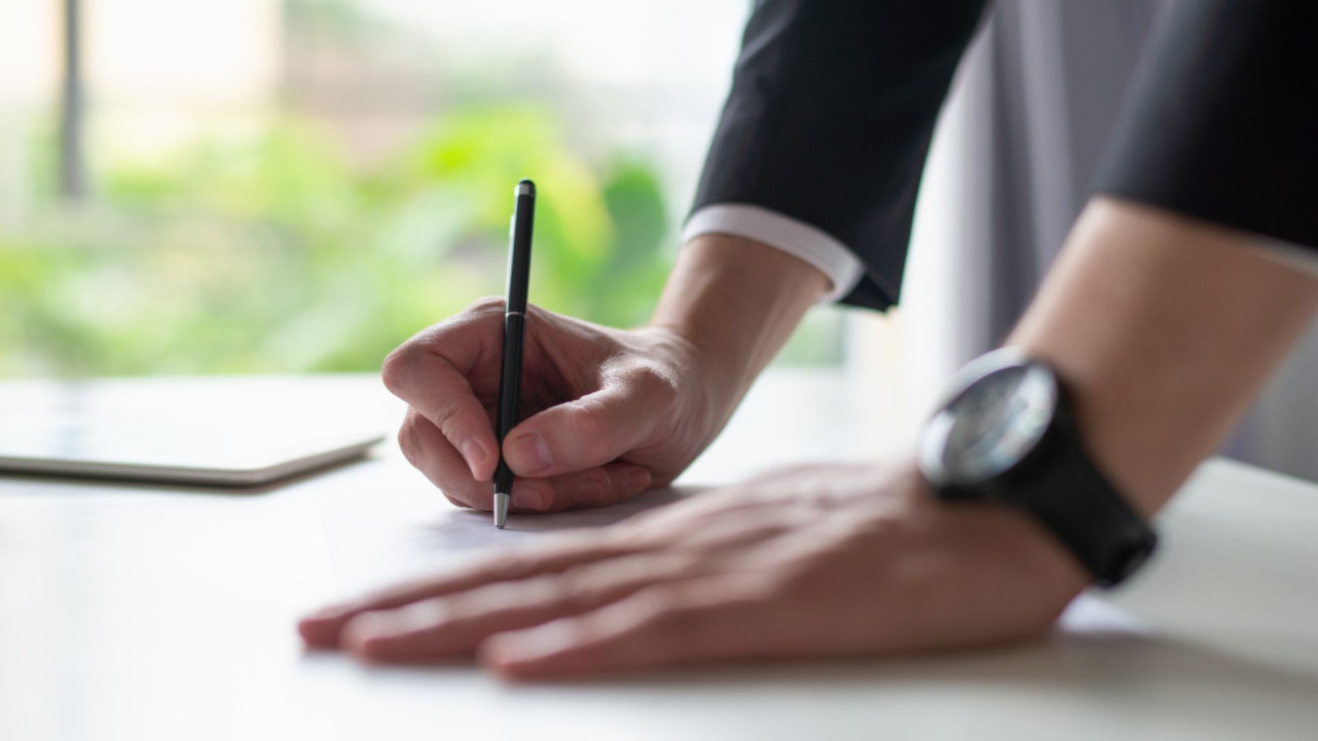 Aunque la regla general prohíbe la reducción salarial, la ley contempla situaciones puntuales en las que un ajuste puede resultar válido.