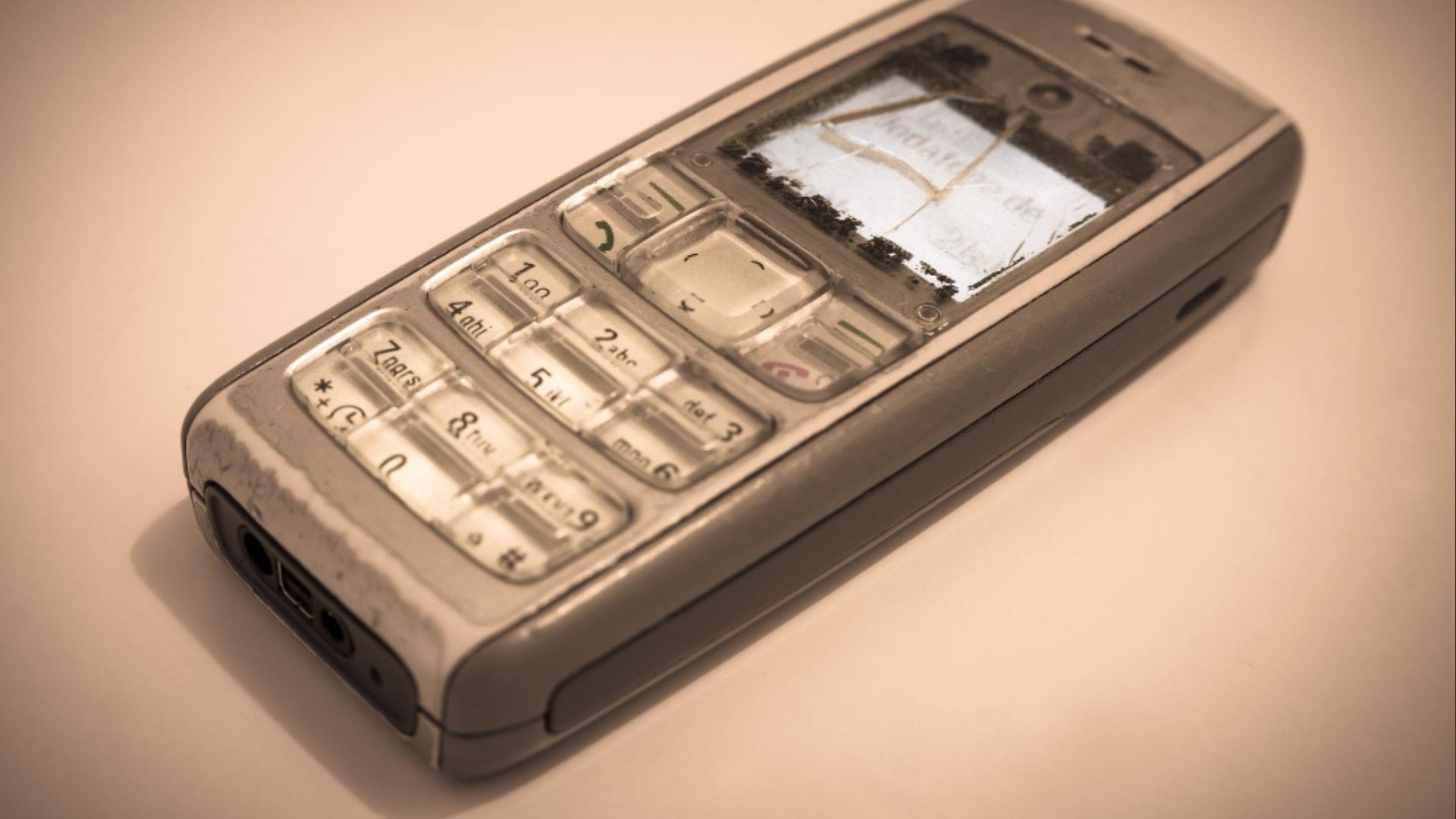 Su batería de larga duración y su linterna integrada fueron claves en su popularidad.