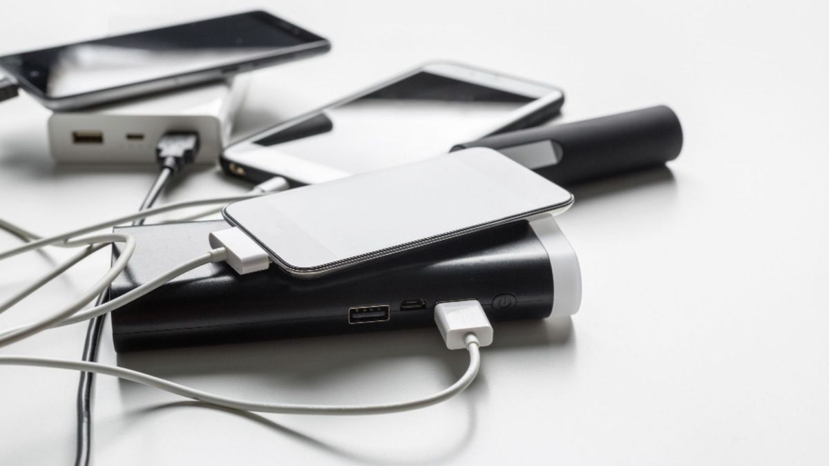 El reciclaje responsable reduce el impacto ambiental de los dispositivos electrónicos viejos.