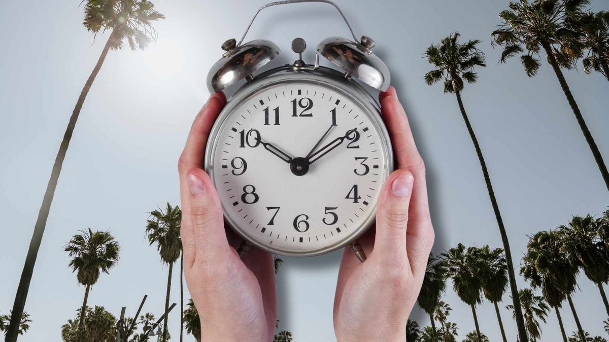 El cambio de hora en California se aplica en marzo y noviembre, según el protocolo federal vigente.
