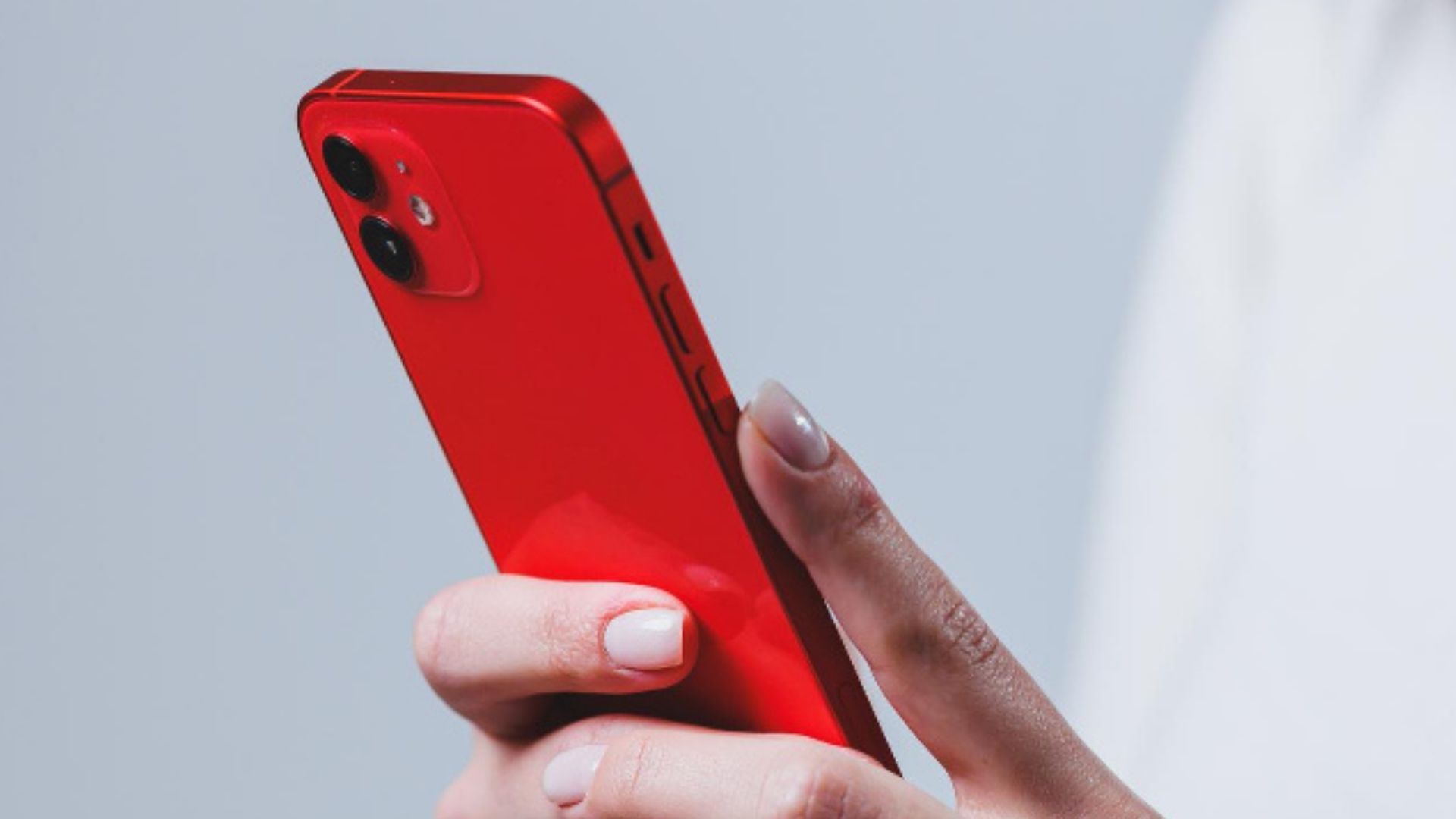 El sensor infrarrojo suele ubicarse en la parte superior del celular y pasa desapercibido para muchos usuarios.