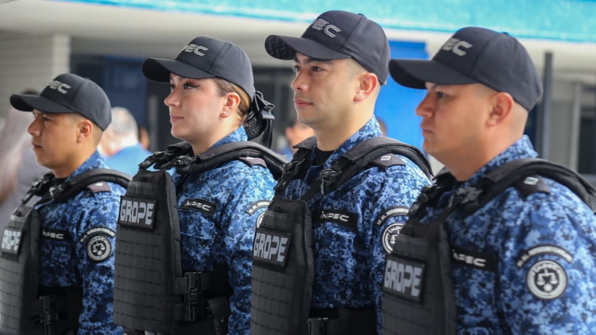 Un grupo de guardias del Inpec estrenó los chalecos antibalas luego de la entrega oficial de parte del Gobierno. Se espera que brinden más seguridad dentro de las cárceles.