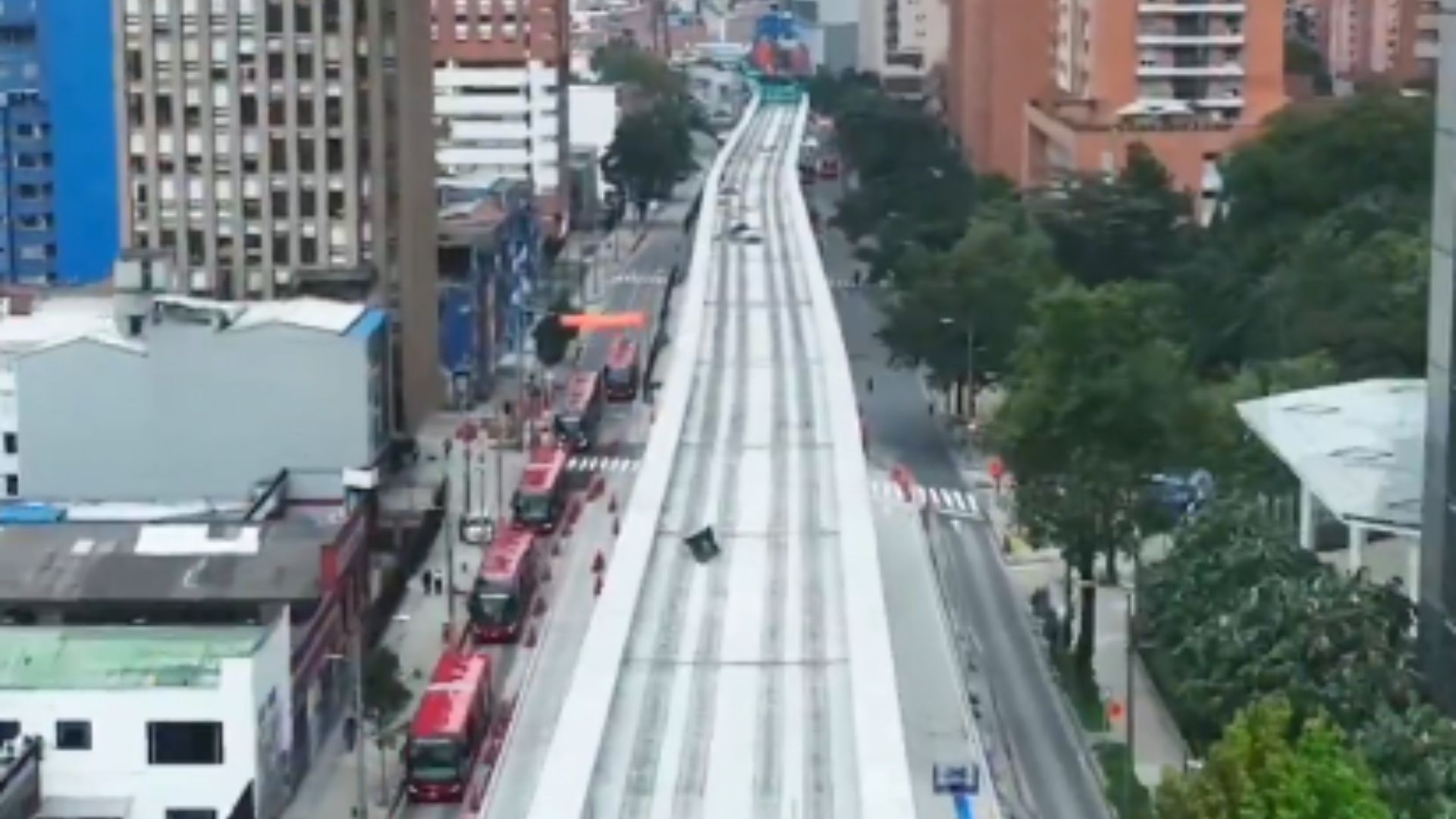 Construcción de paso del Metro de Bogotá