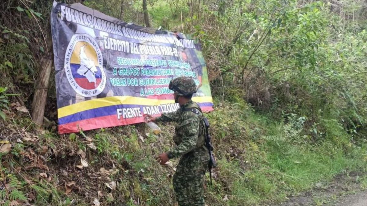 Pancartas de las disidencias de las Farc.