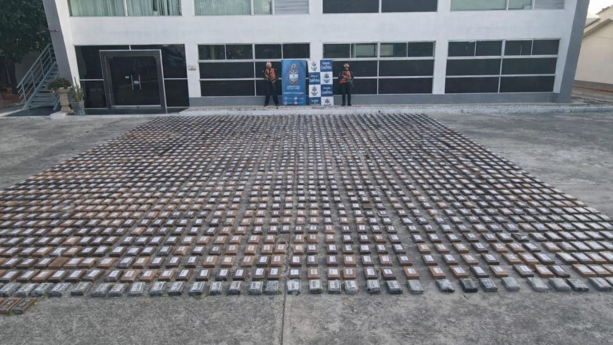 Droga incautada por la Armada Nacional.