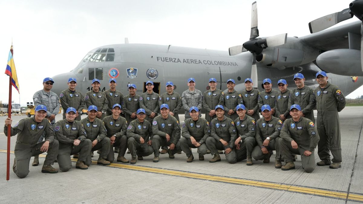 Tripulación de la Fuerza Aeroespacial Colombiana en la Antártida