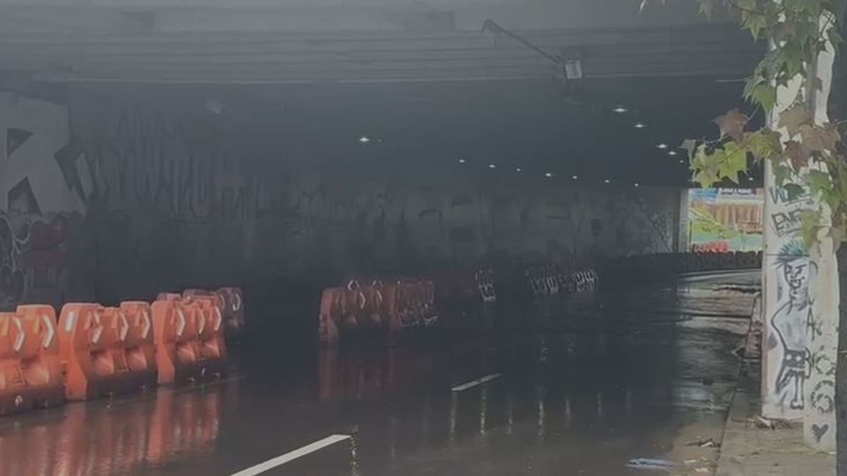 Inundación deprimido de la calle 80 en Bogotá.