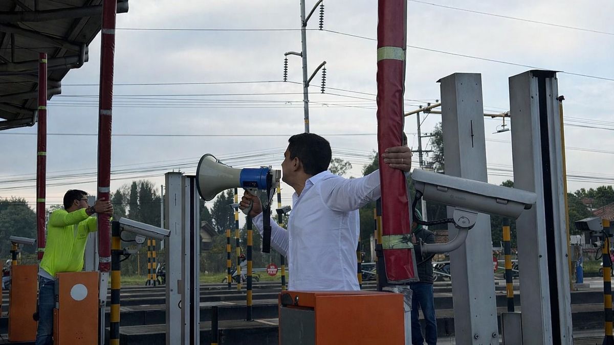 Ciudadanos levantaron talanqueras en el peaje Siberia - Funza (Cundinamarca).