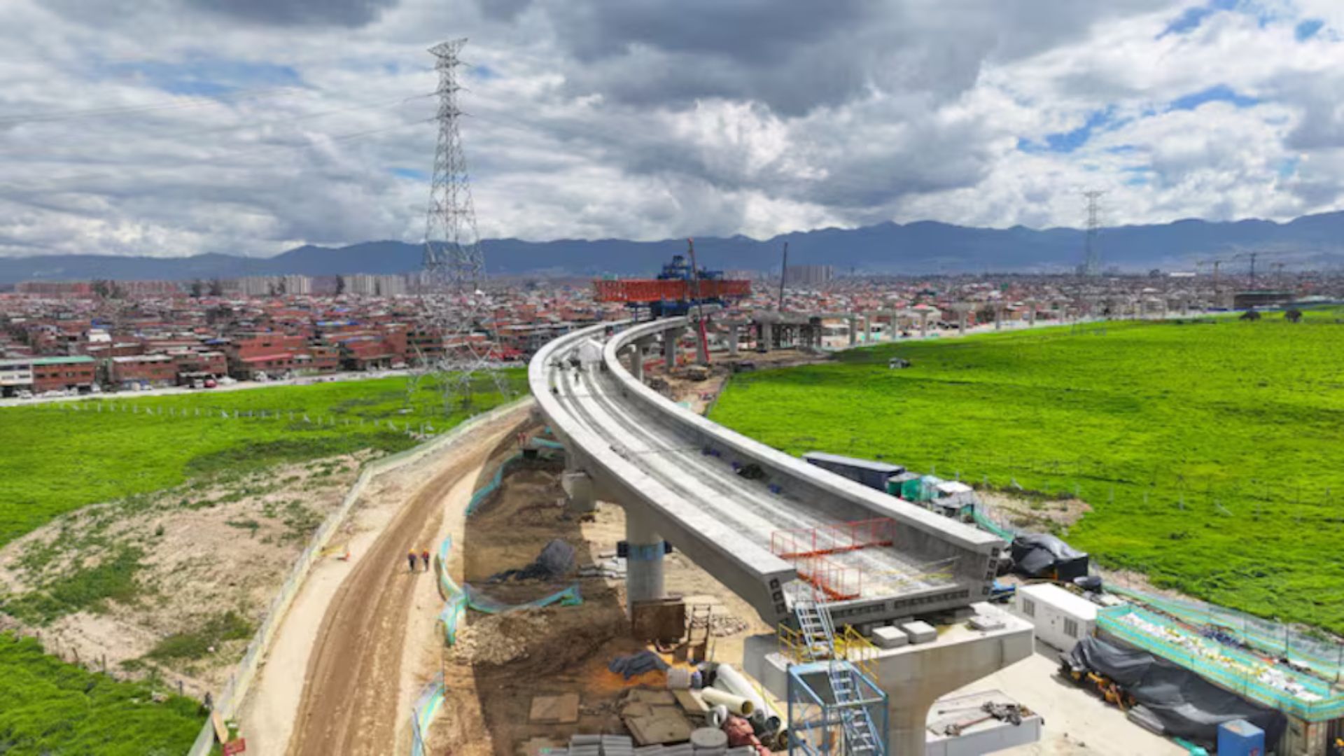 Obra del viaducto de la Línea 1 del Metro