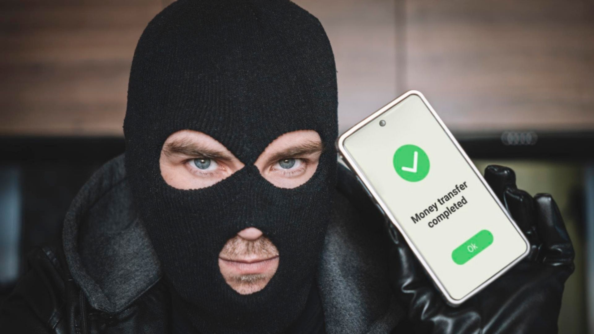 El bloqueo de archivos de desconocidos reduce el riesgo de fraudes digitales.